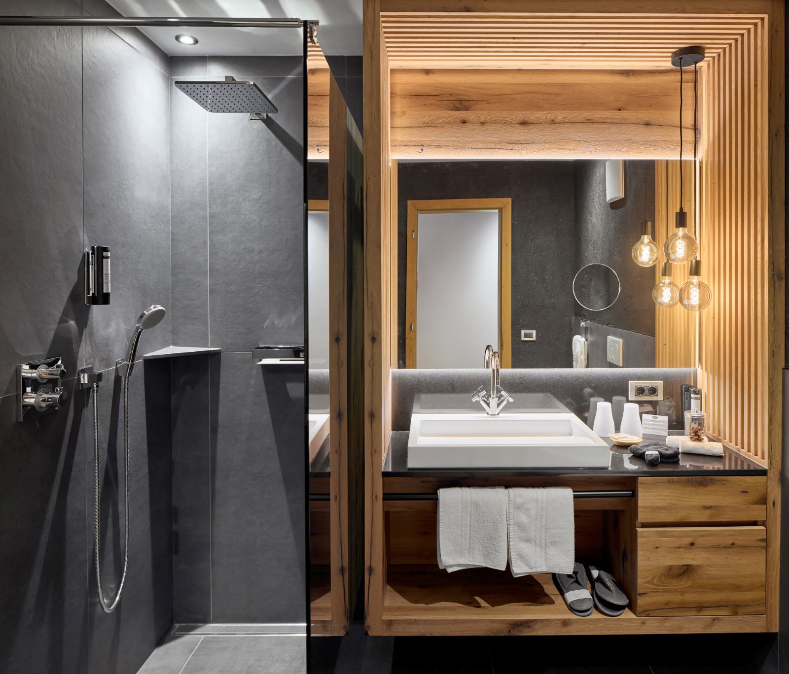 Hotel La Majun, La Villa - modern shower room